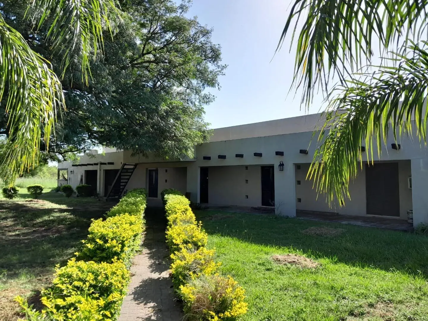 VENDO MAGNÍFICA CASA A ORILLAS DEL IMPONENTE ARROYO VEGA!!! 3