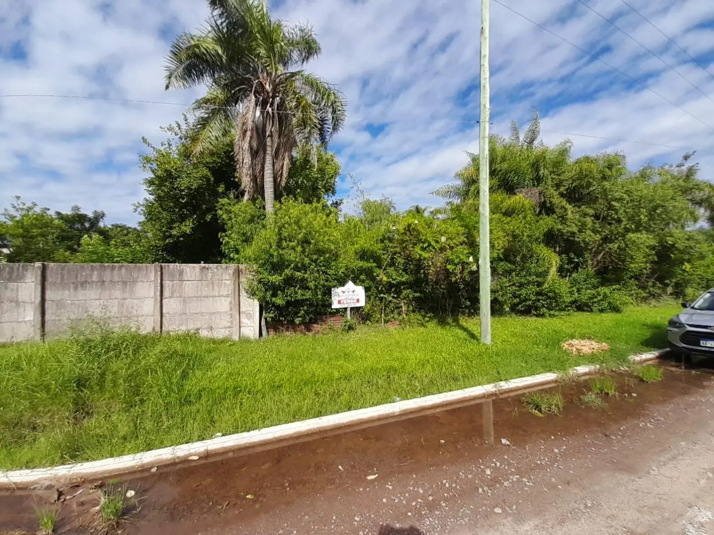 VENDO TERRENO PARQUIZADO DENTRO DEL CASCO EN ESQUINA CTES. 5