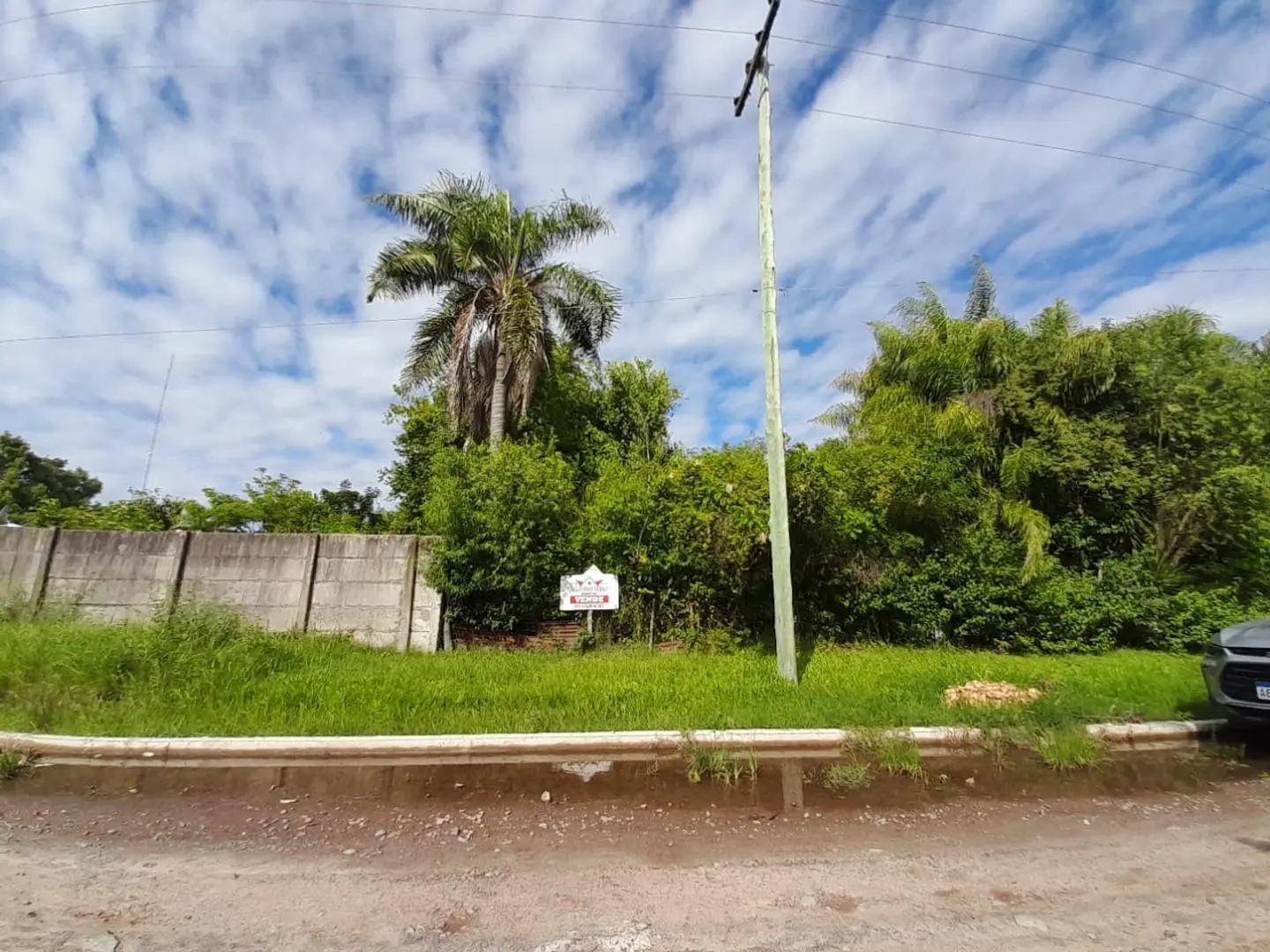 VENDO TERRENO PARQUIZADO DENTRO DEL CASCO EN ESQUINA CTES. 4