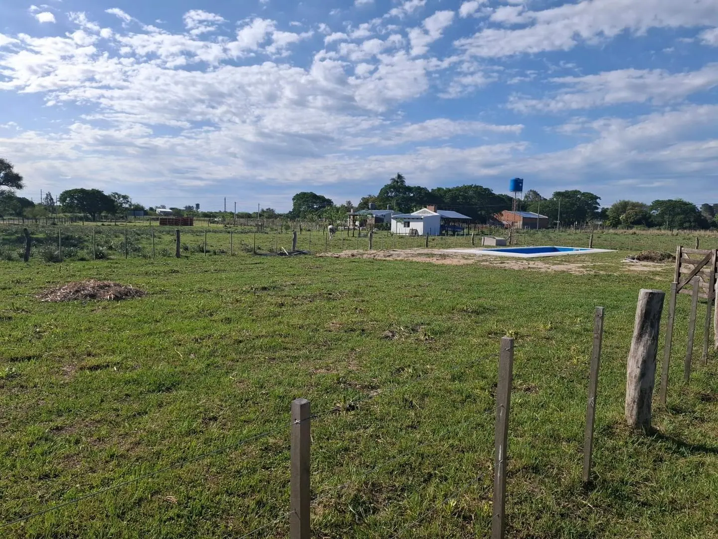 VENDO GRAN TERRENO CON PILETA DE NATACIÓN EN BARRIO CERRADO 2