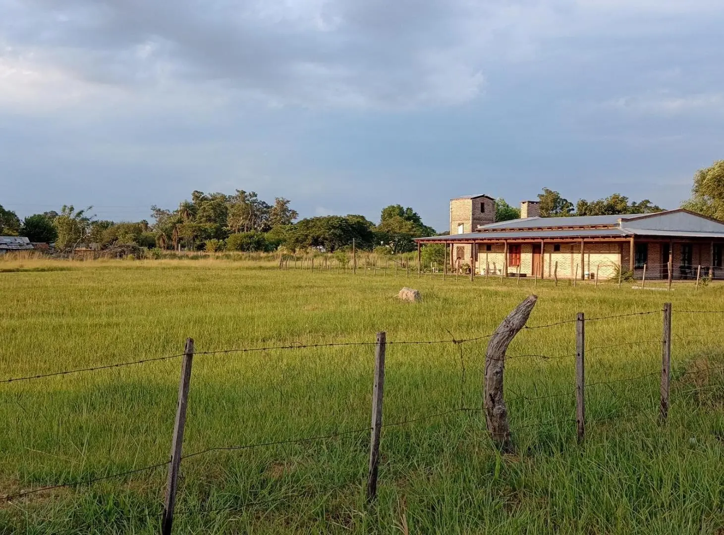 VENDO EXCEPCIONAL TERRENO DE GRANDES DIMENSIONES EN ESQUINA 5