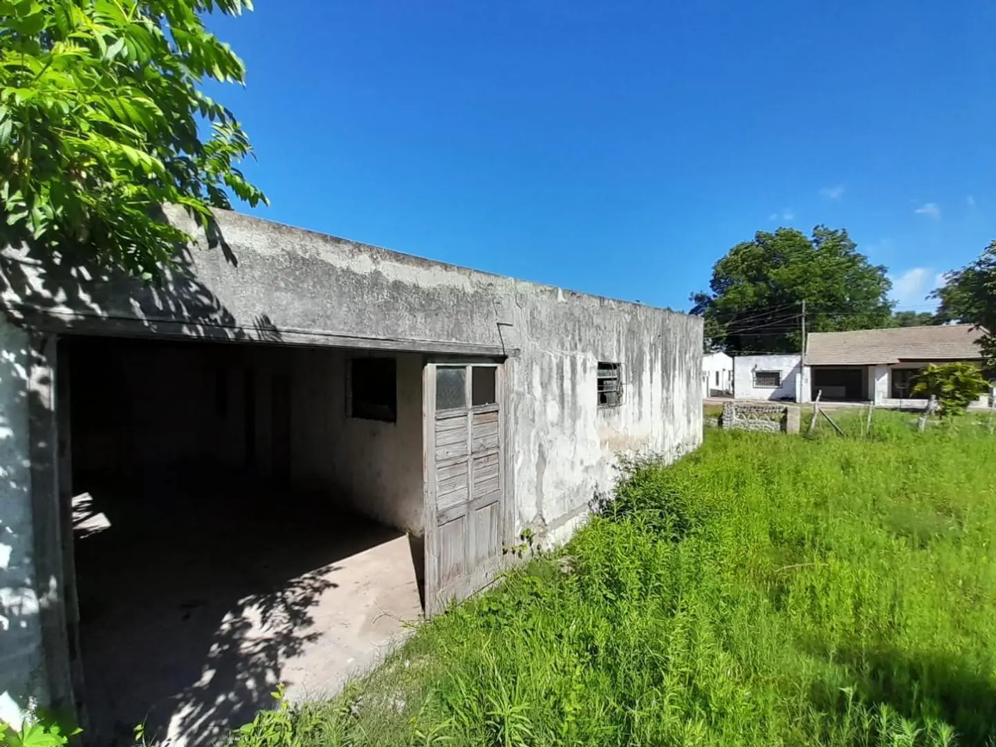 VENDO CASA CON GRAN TERRENO DENTRO DEL CASCO URBANO EN LA CI 3