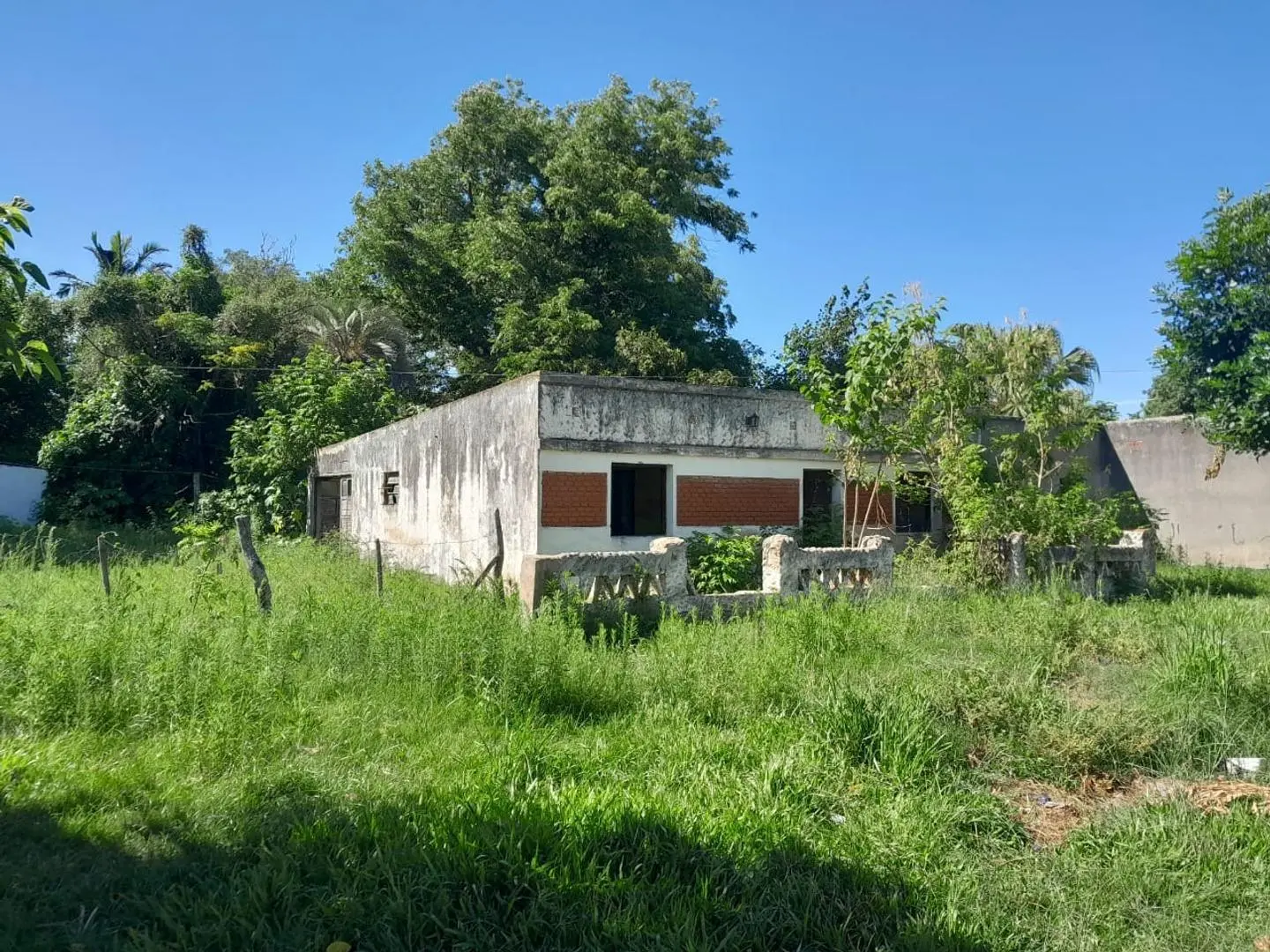 VENDO CASA CON GRAN TERRENO DENTRO DEL CASCO URBANO EN LA CI 1