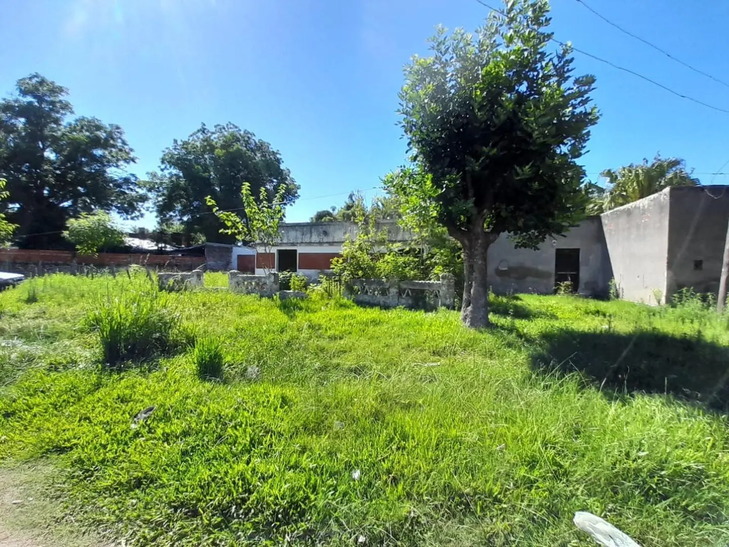 VENDO CASA CON GRAN TERRENO DENTRO DEL CASCO URBANO EN LA CI 5