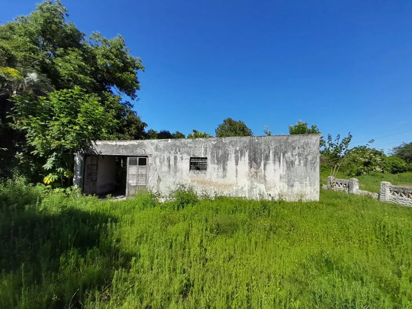 VENDO CASA CON GRAN TERRENO DENTRO DEL CASCO URBANO EN LA CI 2