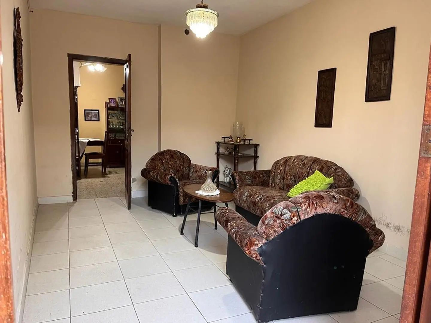 VENDO IMPORTANTE CASA EN PLENO CENTRO DE LA CIUDAD DE ESQUIN 2
