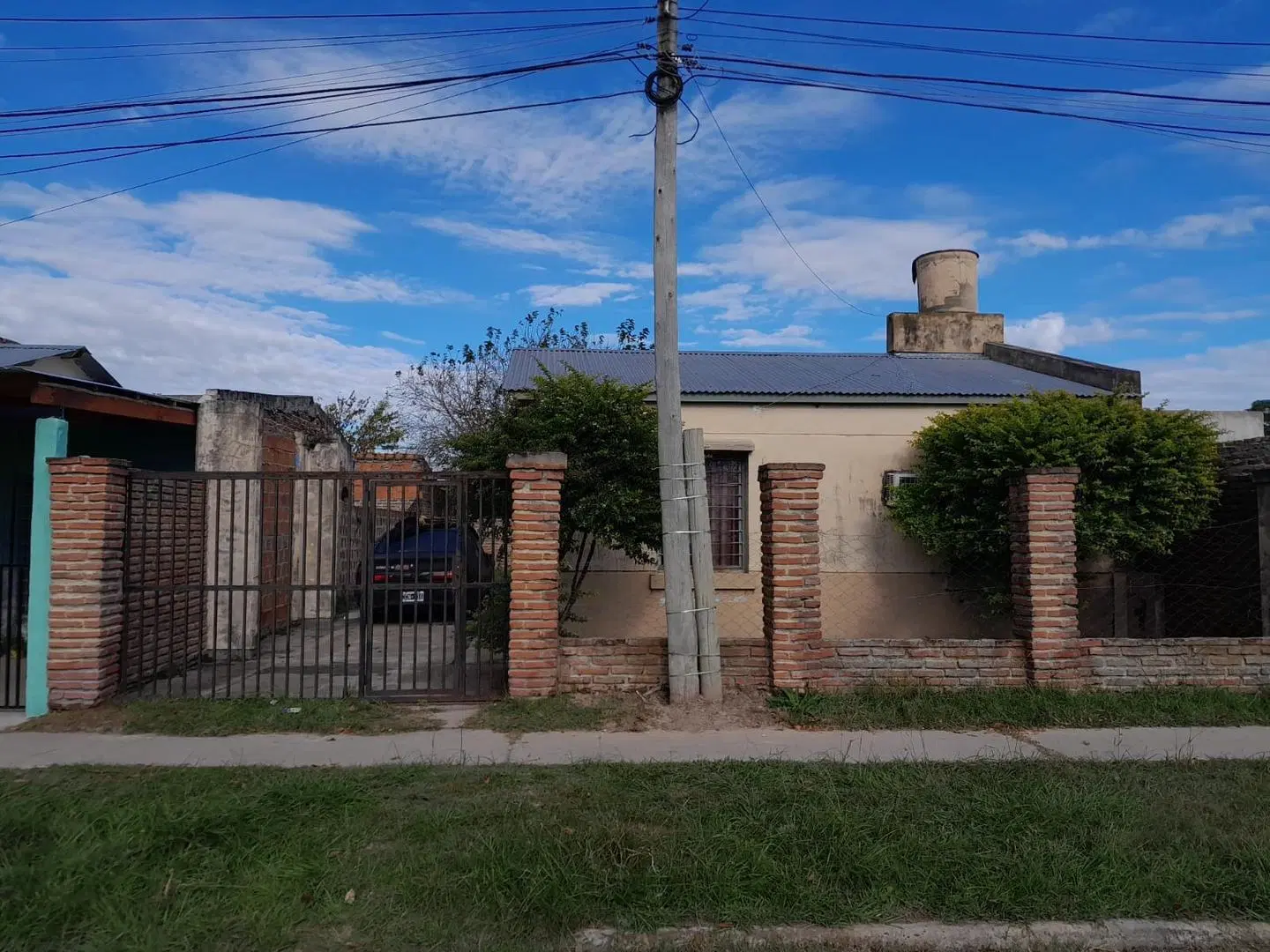 VENDO CASA CERCA DEL CENTRO EN LA CIUDAD DE ESQUINA !!! 2