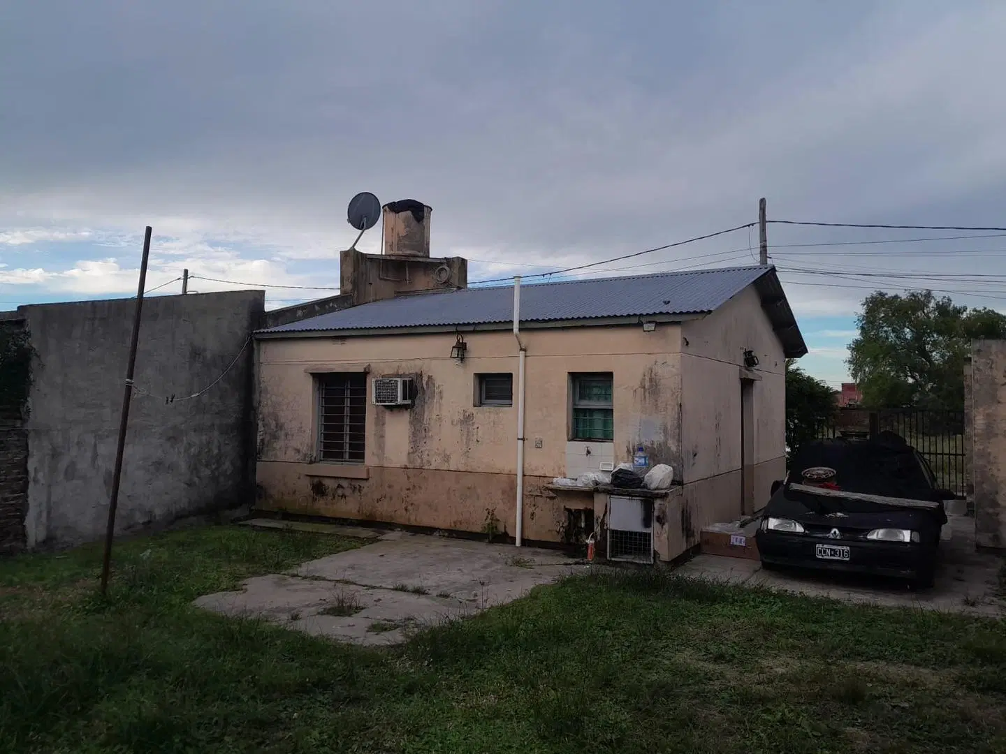 VENDO CASA CERCA DEL CENTRO EN LA CIUDAD DE ESQUINA !!! 5