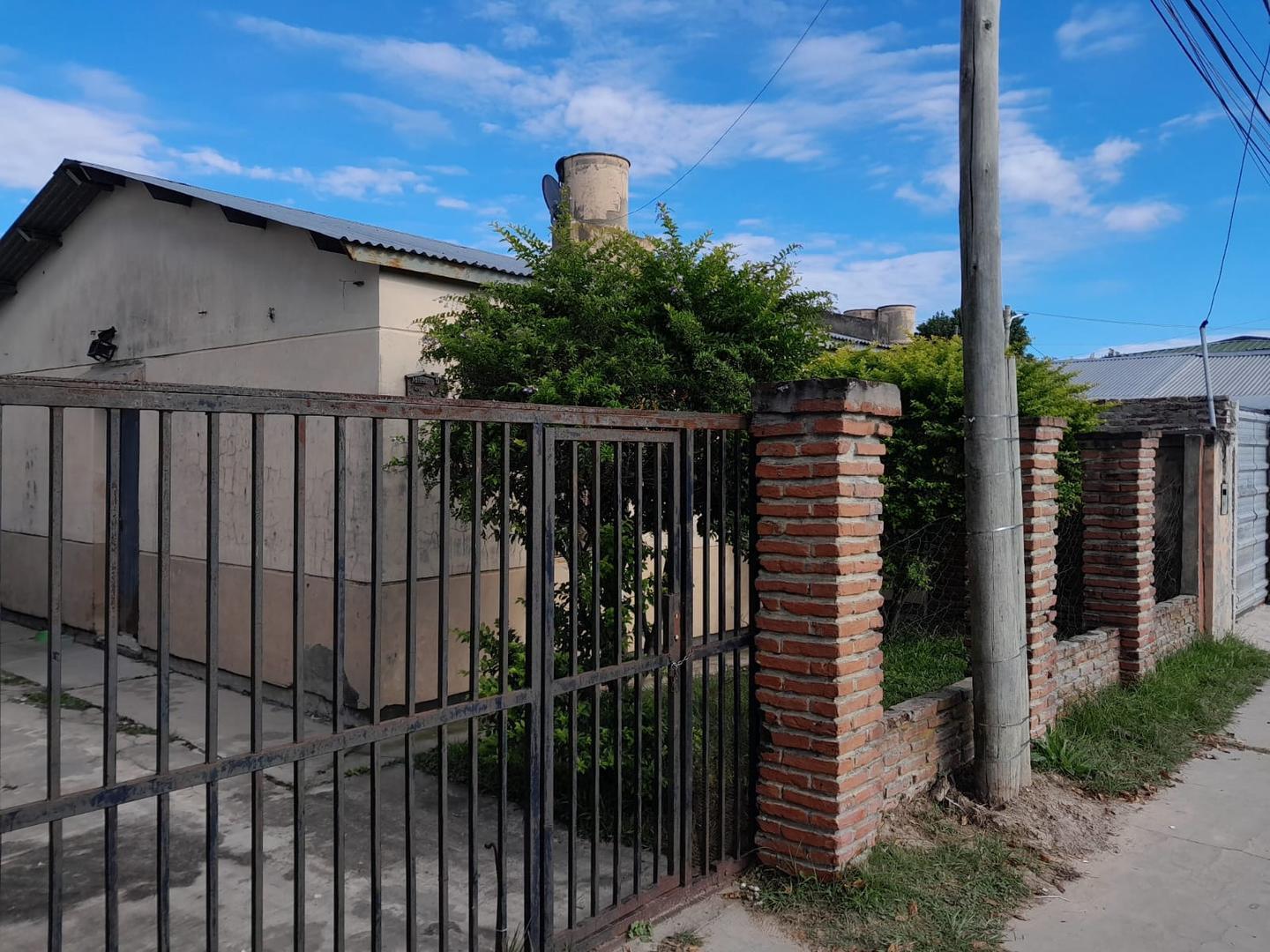 VENDO CASA CERCA DEL CENTRO EN LA CIUDAD DE ESQUINA !!!