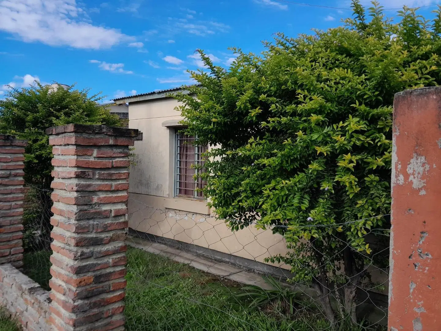 VENDO CASA CERCA DEL CENTRO EN LA CIUDAD DE ESQUINA !!! 3