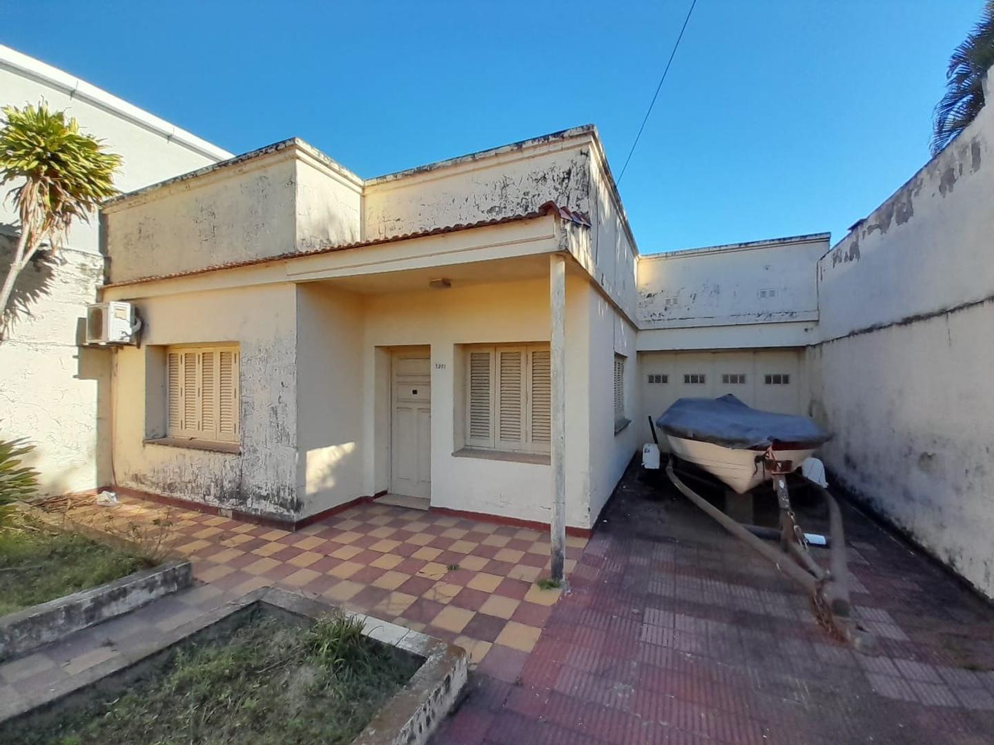 Foto de VENDO CASA CÉNTRICA EN ESQUINA CORRIENTES., imagen 2
