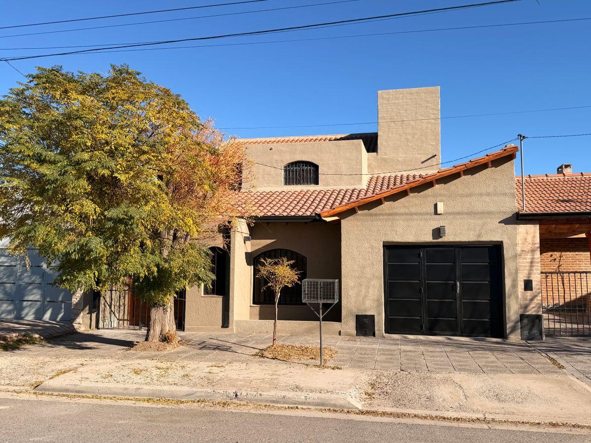 Casa familiar con pileta y quincho en Los Olmos | 4 dormitorios