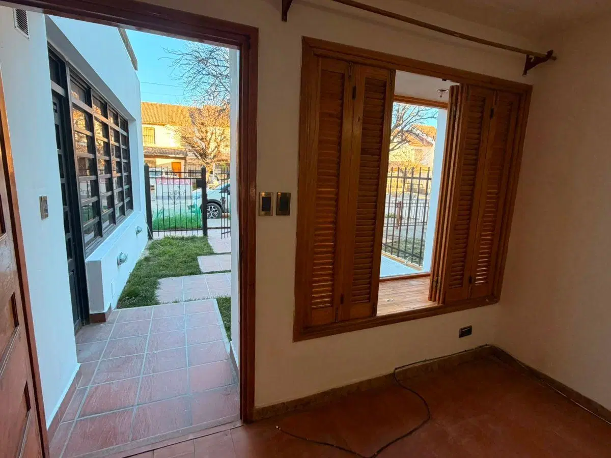 Duplex de 80 m2 con 3 dormitorios en alquiler en General Roca 4