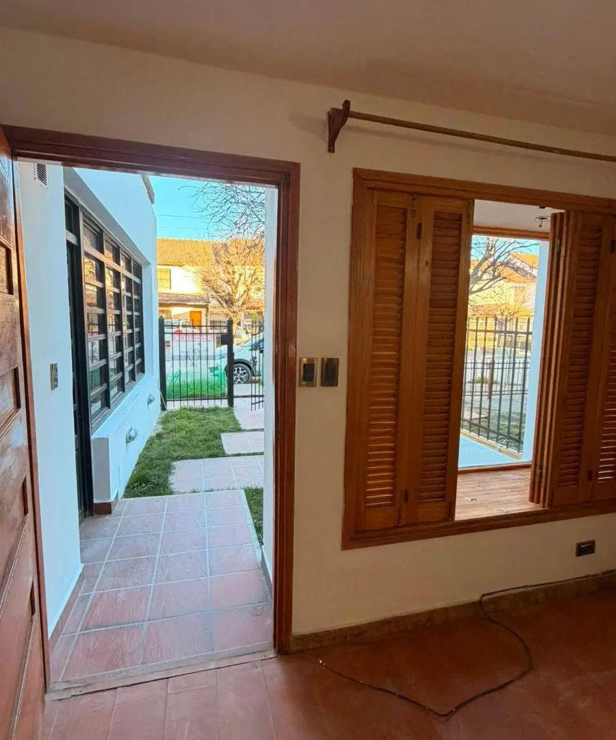 Duplex de 80 m2 con 3 dormitorios en alquiler en General Roca 5