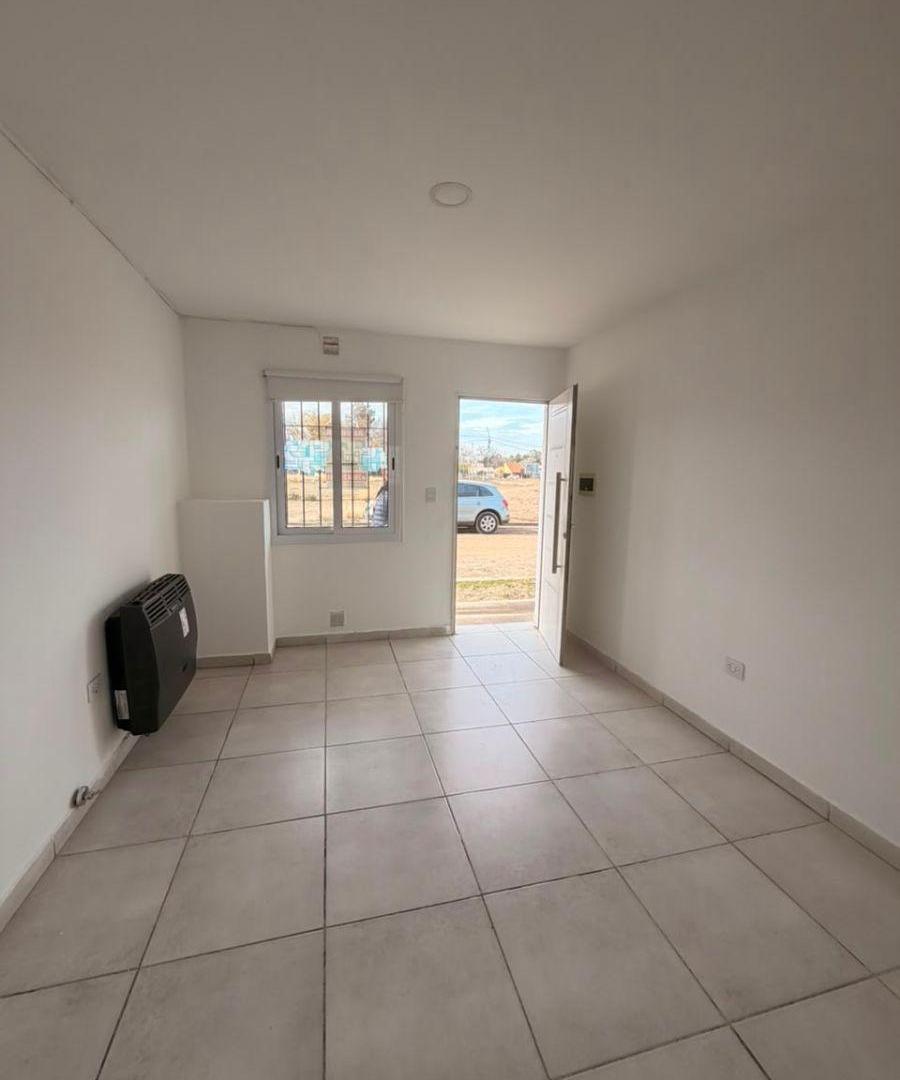 Foto de Departamento de 40 m² con 1 dormitorio en alquiler en General Roca, imagen 3