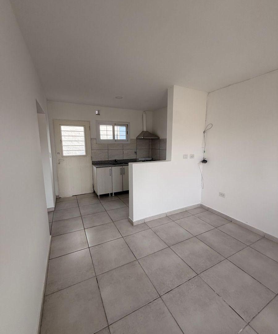 Foto de Departamento de 40 m² con 1 dormitorio en venta en General Roca, imagen 2