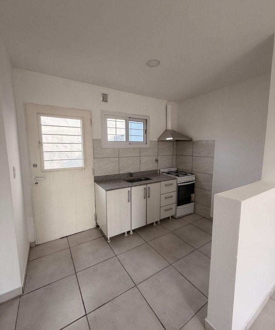 Foto de Departamento de 40 m² con 1 dormitorio en venta en General Roca, imagen 5