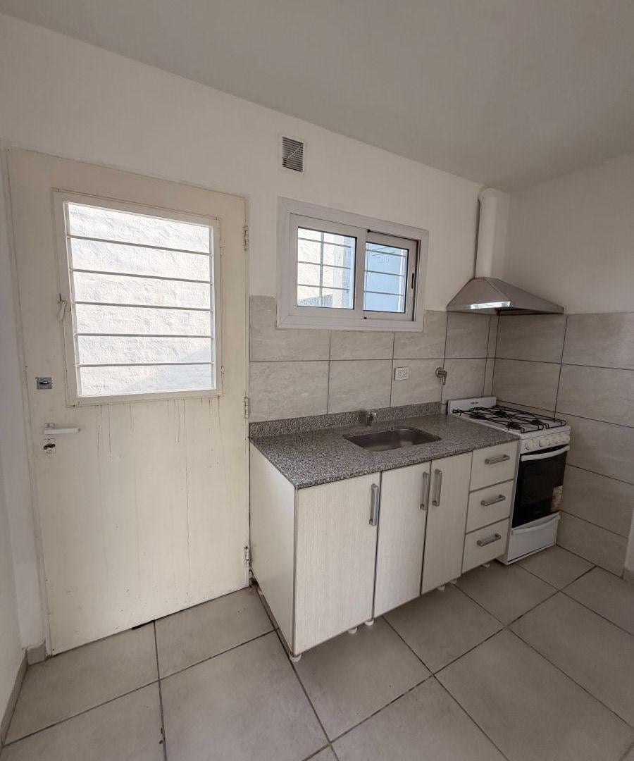 Foto de Departamento de 40 m² con 1 dormitorio en venta en General Roca, imagen 4