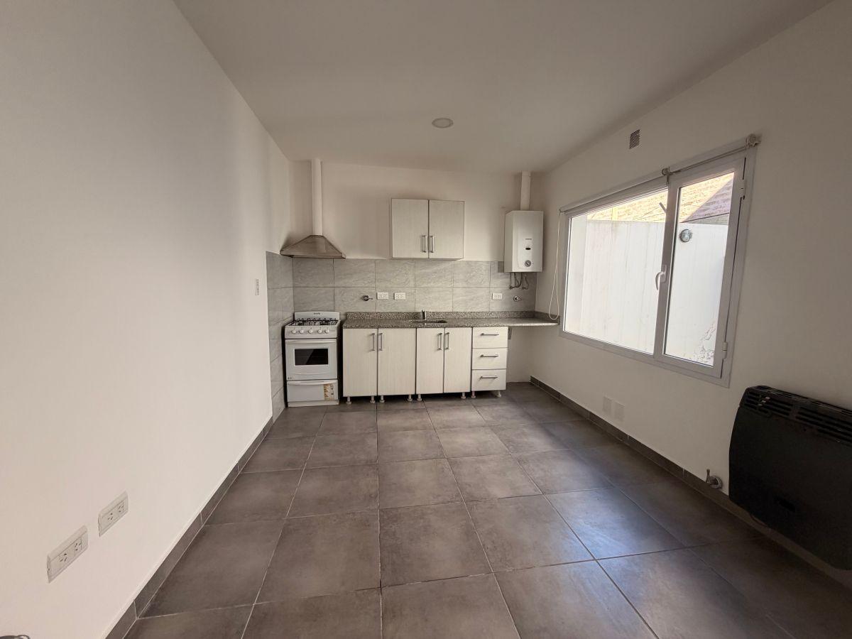 Foto de Departamento de 40 m² con 1 dormitorio en alquiler en General Roca, imagen 3