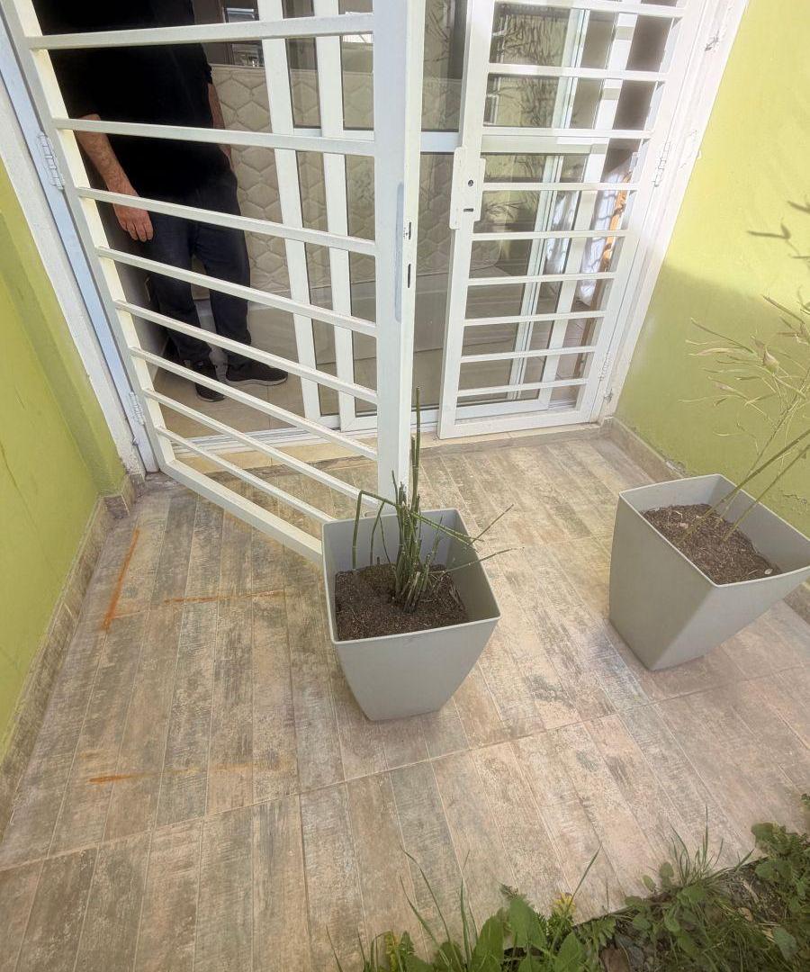 Foto de Departamento de 30 m² en alquiler en General Roca, imagen 2