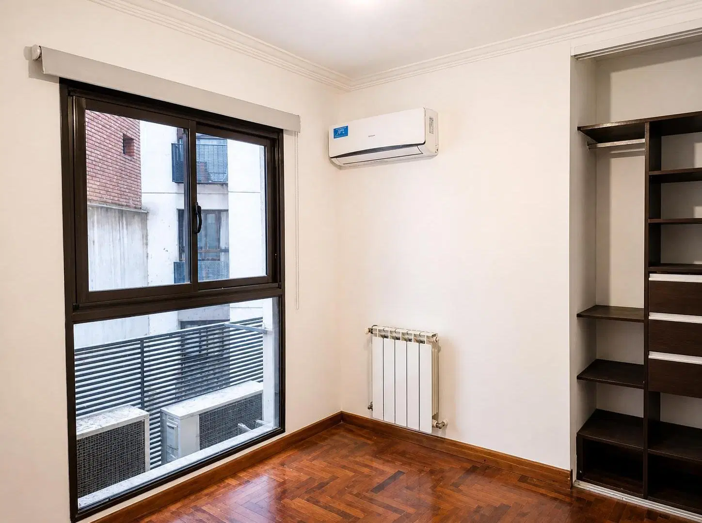 Venta Depto 2 Dorm Nueva Córdoba frente con balcón y vista Perque Sarmiento 4