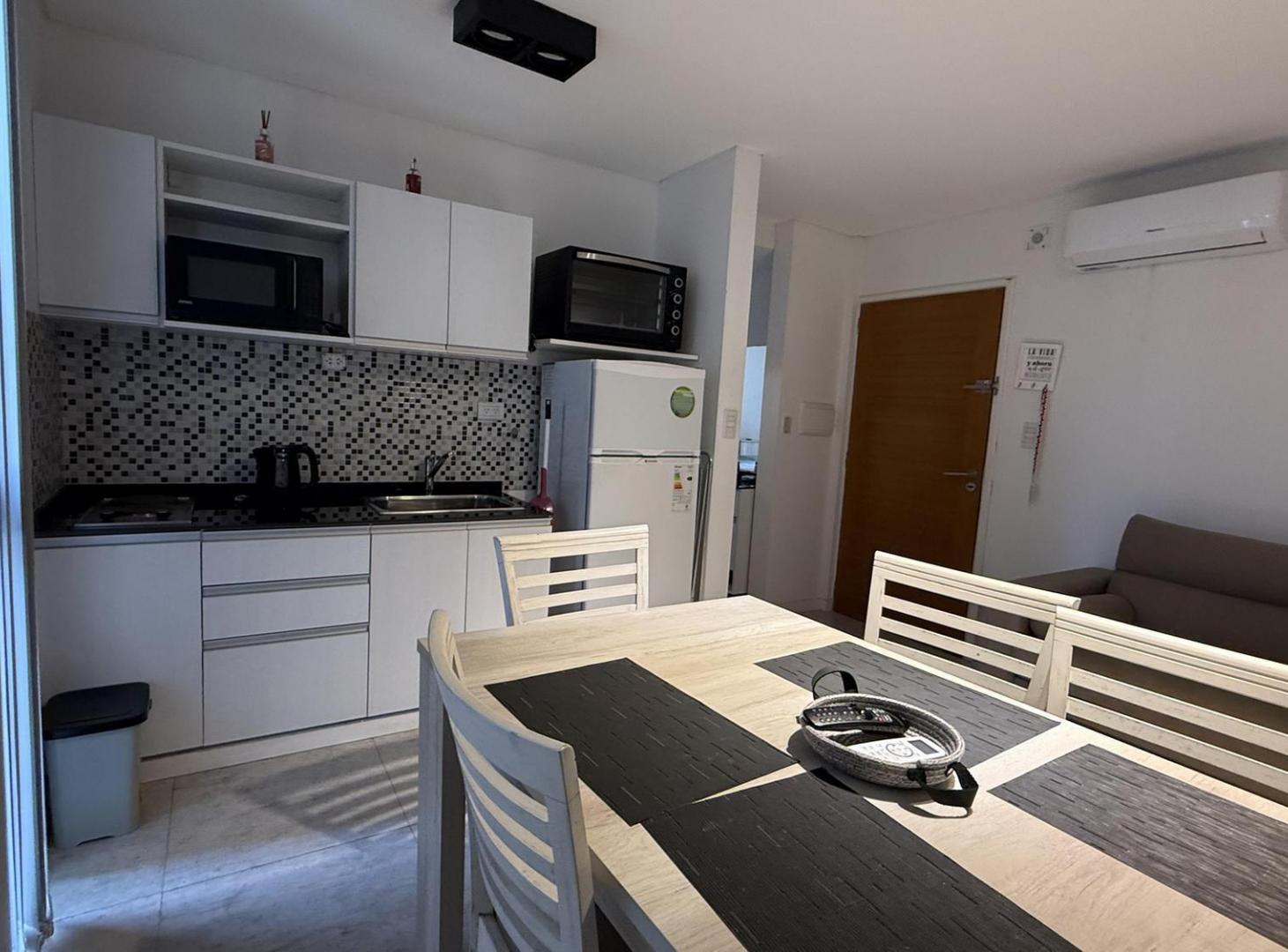 Foto de DEPARTAMENTO DE 1 DORMITORIO AMOBLADO CON COCHERA LAKE TOWERS CENTRO DE VILLA CARLOS PAZ, imagen 1