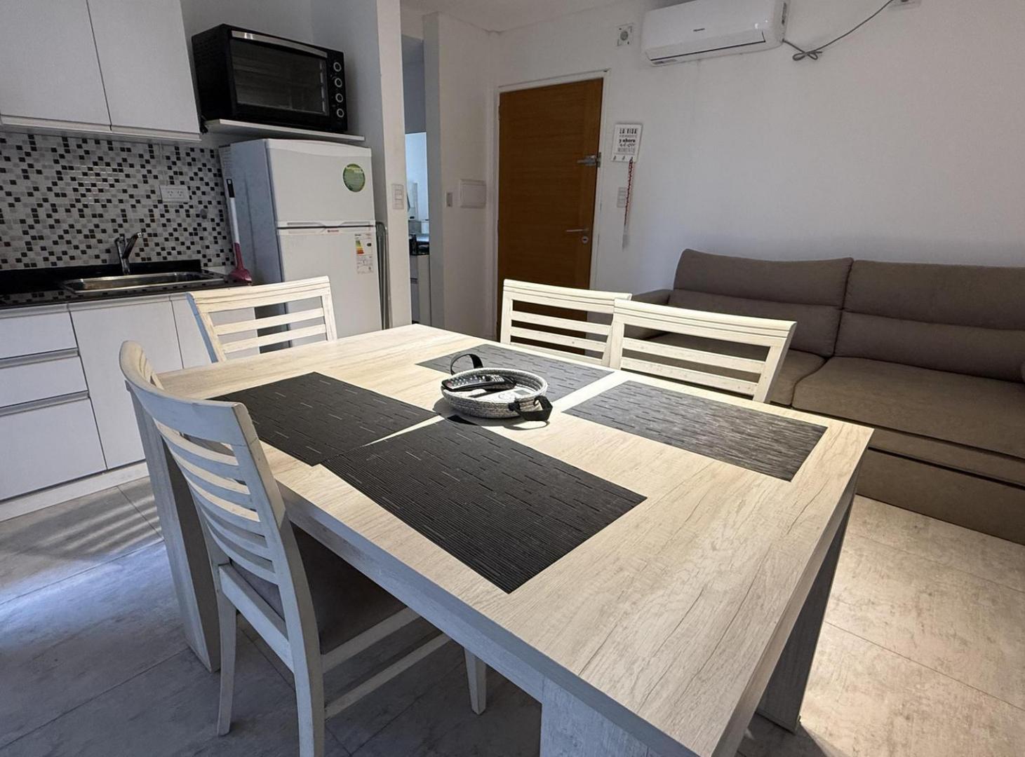 Foto de DEPARTAMENTO DE 1 DORMITORIO AMOBLADO CON COCHERA LAKE TOWERS CENTRO DE VILLA CARLOS PAZ, imagen 3