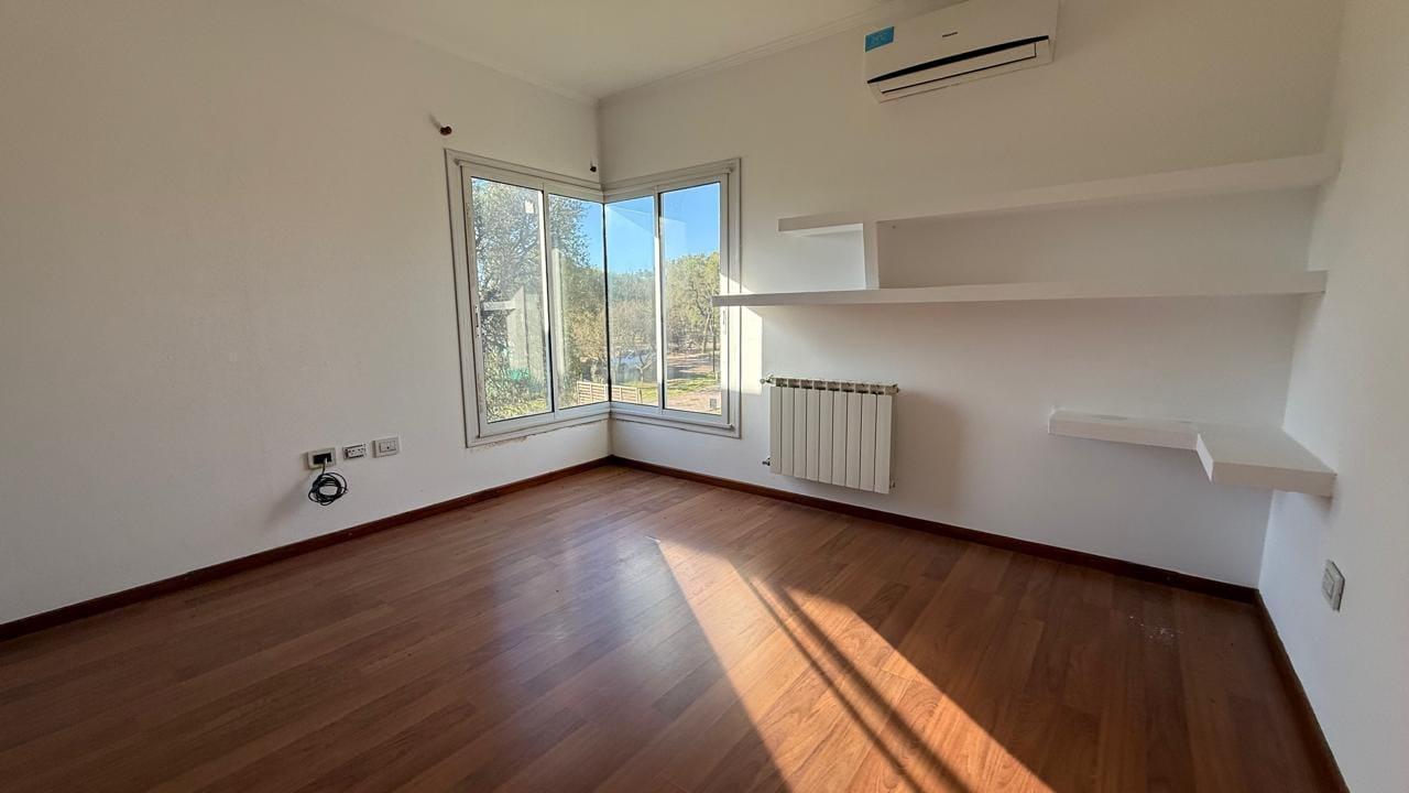 Foto de VENTA CASA CON PISCINA Y VISTA A LAS SIERRAS – COUNTRY CAUSANA, imagen 4