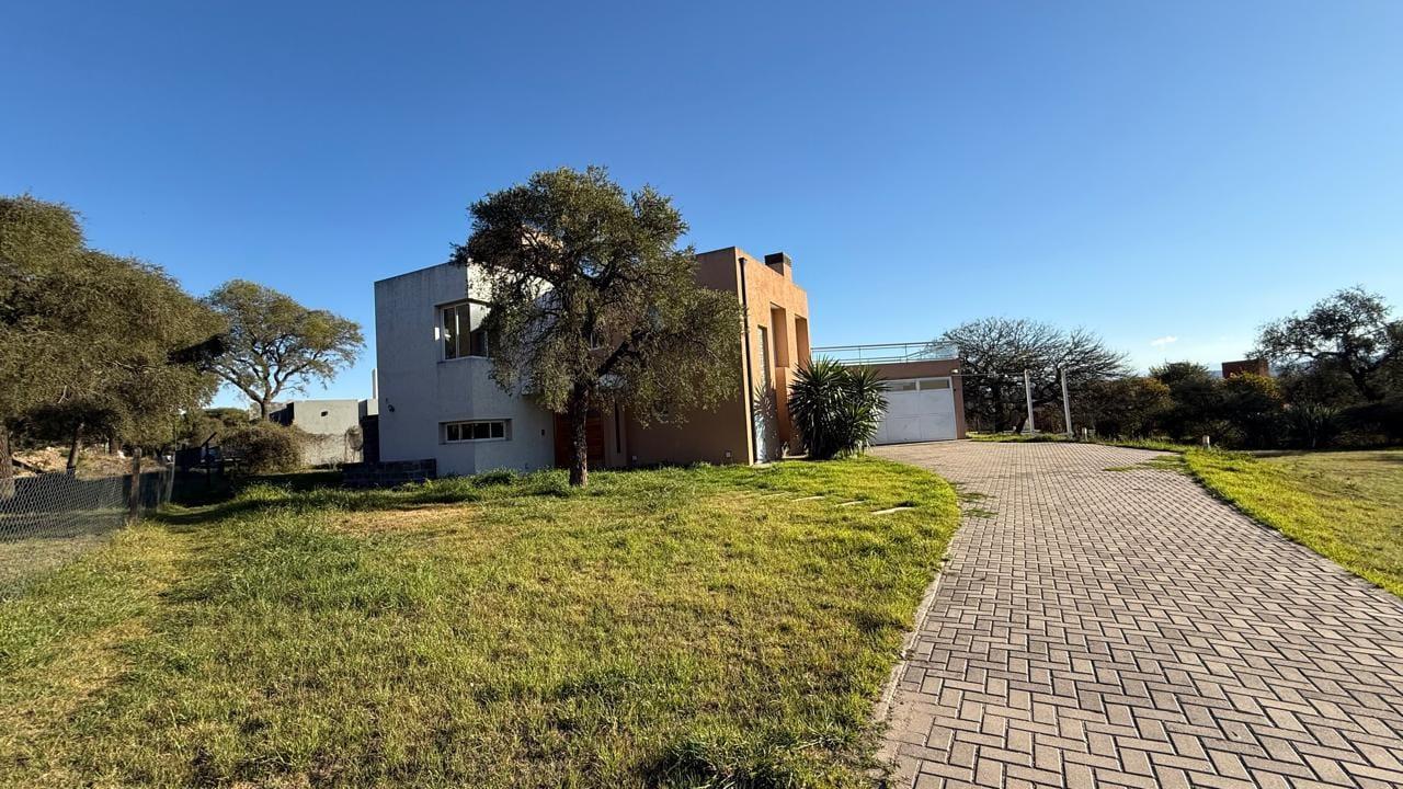 Foto de VENTA CASA CON PISCINA Y VISTA A LAS SIERRAS – COUNTRY CAUSANA, imagen 1