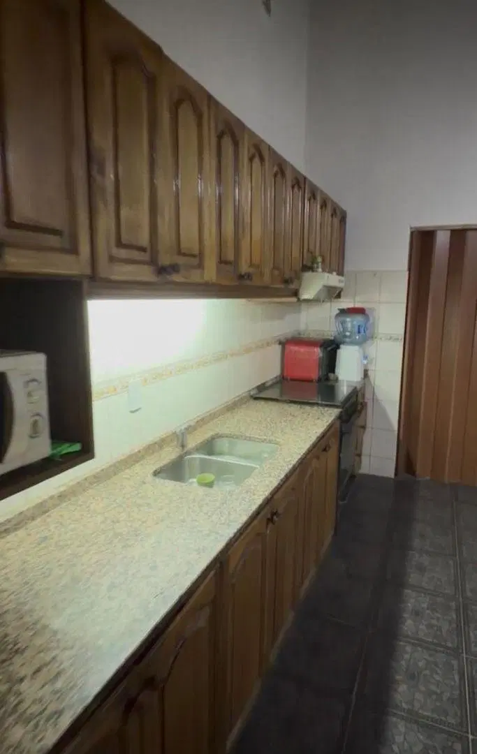 Venta de casa residencial con potencial comercial, profesional. Sup. 427m2 de terreno. 4