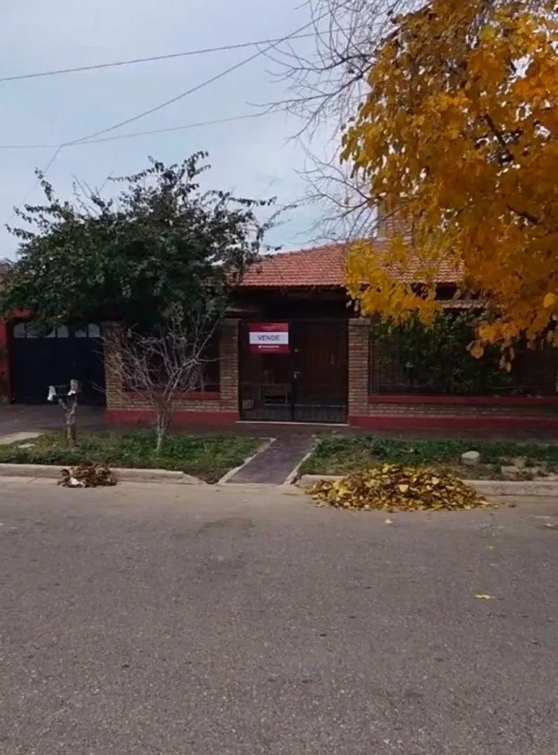 Venta de casa residencial con potencial comercial, profesional. Sup. 427m2 de terreno. 1