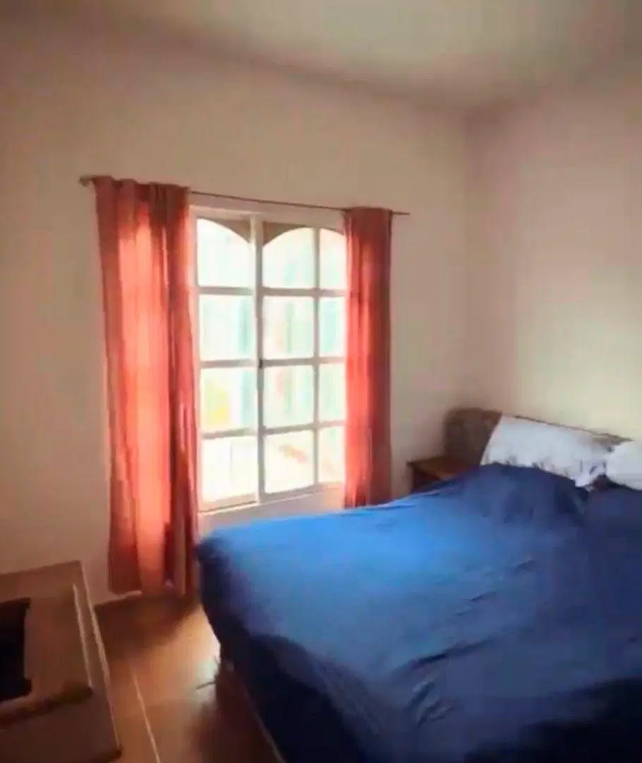 Venta de casa residencial con potencial comercial, profesional. Sup. 427m2 de terreno. 5