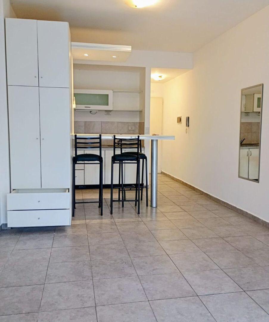 Foto de ALQUILER 15 N 1565 E 64 Y 65 MONOAMBIENTE SEMI-AMUEBLADO $450000, imagen 1
