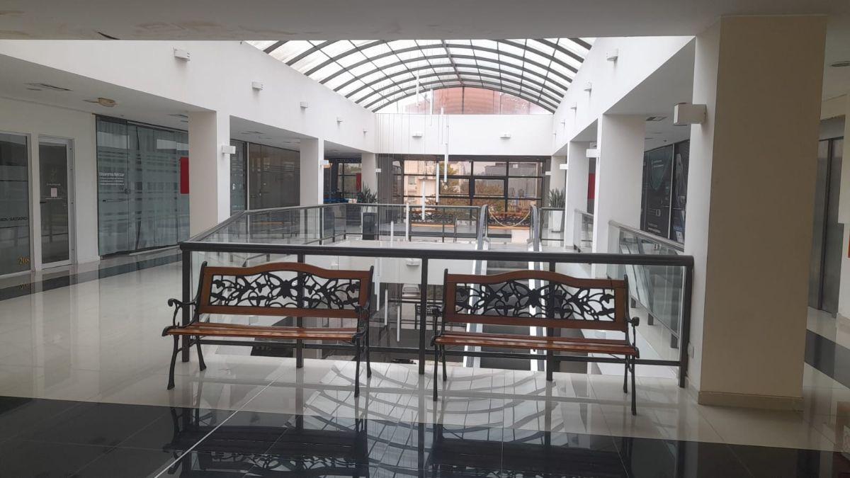 Foto de OPORTUNIDAD! -V. CARLOS PAZ- LOCALES COMERCIALES- SHOPPING MELOS, imagen 1