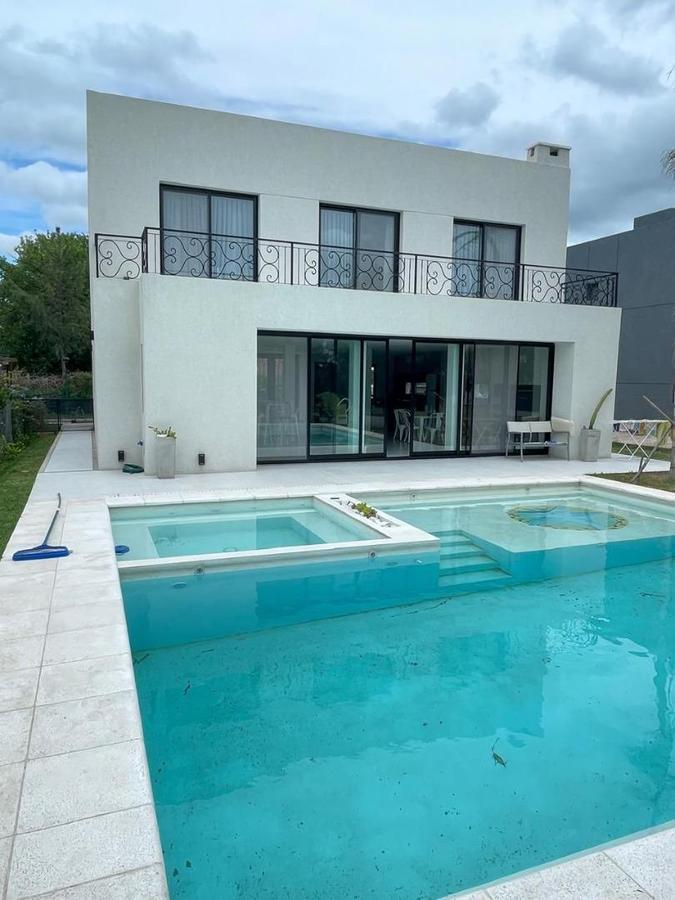 Foto de OPORTUNIDAD VENTA CASA LAGOON PILAR, imagen 1