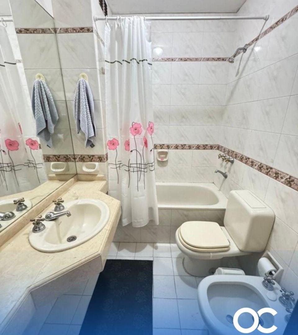Foto de Departamento de 2 dormitorios con cochera y balcón en B° Libertad, imagen 2