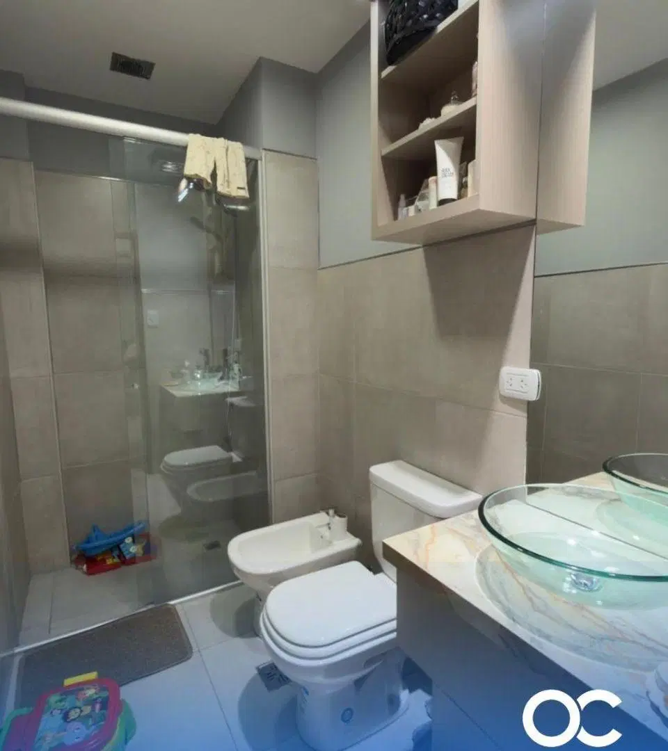 Depto de 2 dormitorios y 2 baños con balcón al frente - B° Centro 8