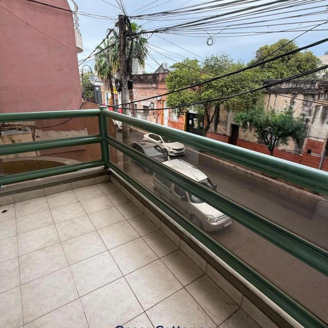 Foto de Departamento de 2 dormitorios y 2 baños con balcón y patio, imagen 3