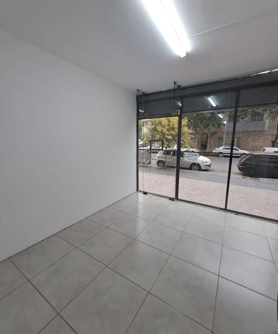 Foto de Local comercial en alquiler en General Paz, imagen 5