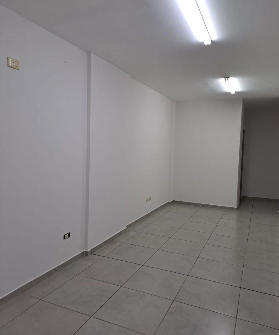 Foto de Local comercial en alquiler en General Paz, imagen 4