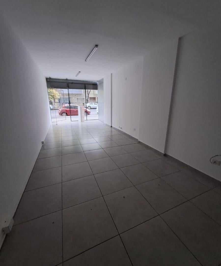 Foto de Local comercial en alquiler en General Paz, imagen 3