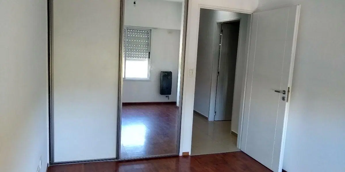 ALQUILO LINDO TRIPLEX A 2 CUADRAS DE AVENIDA RIVADAVIA 5