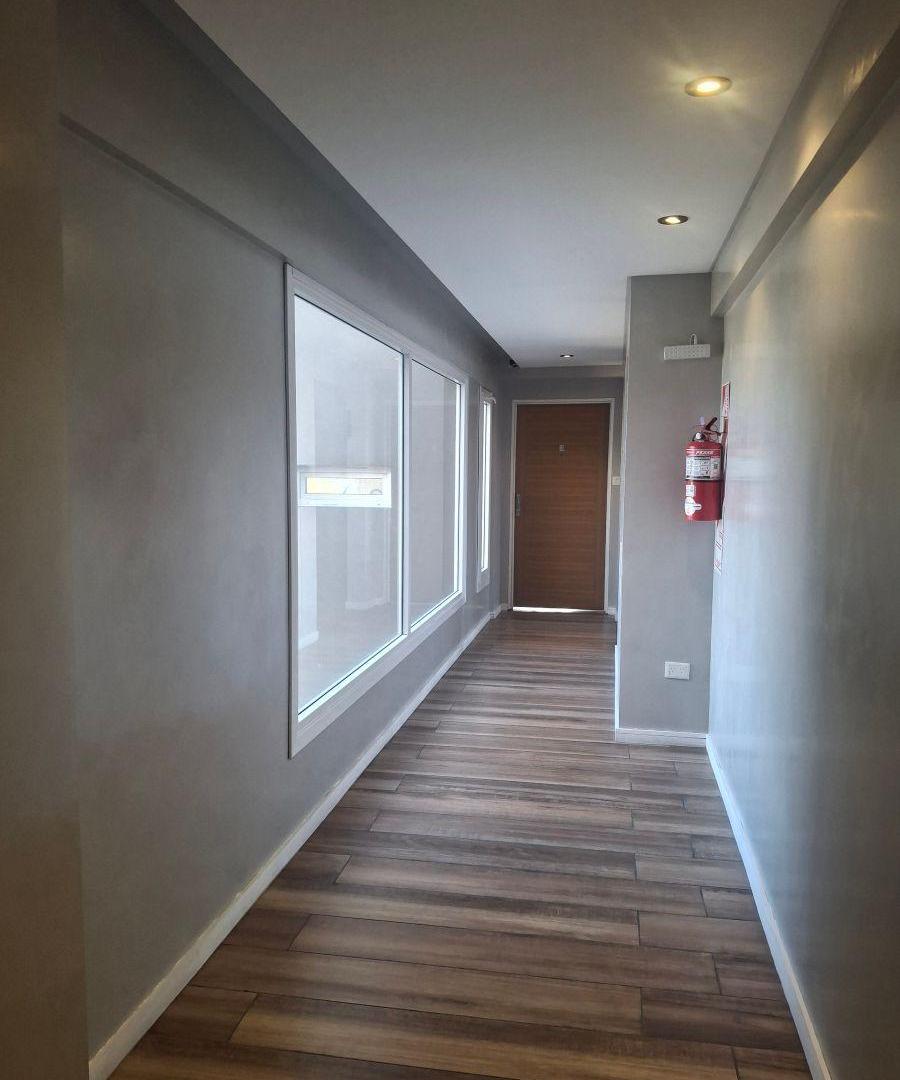 Foto de HERMOSO DEPARTAMENTO 2 AMBIENTES A ESTRENAR, CON BAULERA Y COCHERA, imagen 2
