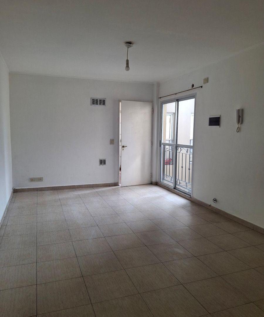 Foto de ALQUILO MUY LINDO DEPARTAMENTO 2 AMBIENTES (1 CUADRA DE LA PLAZA ALSINA), imagen 4