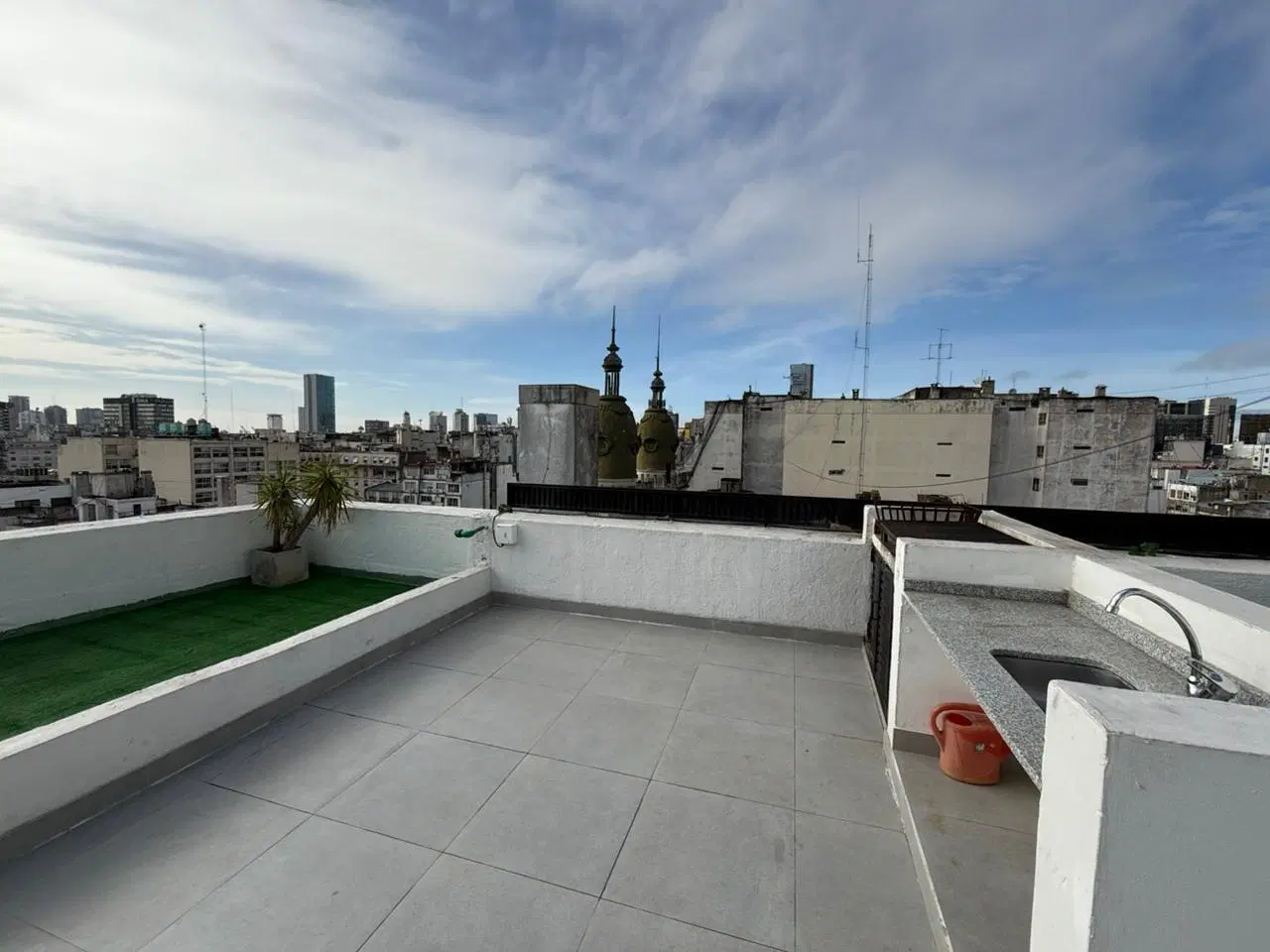 VENTA DEPARTAMENTO 3 AMBIENTES CON TERRAZA EN MICROCENTRO CON INCREIBLE RENTA 8