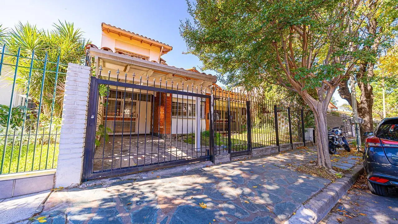 VENTA CASA 5 AMBIENTES PARQUE EN CIUDAD JARDIN APTO CREDITO 3