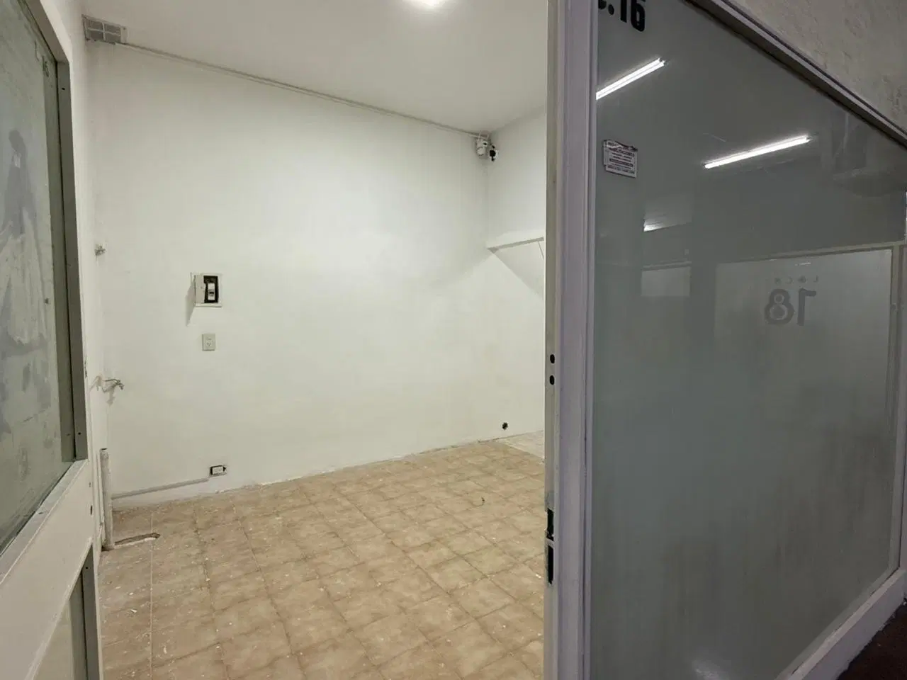 ALQUILER LOCAL EN GALERIA EN RECOLETA 8
