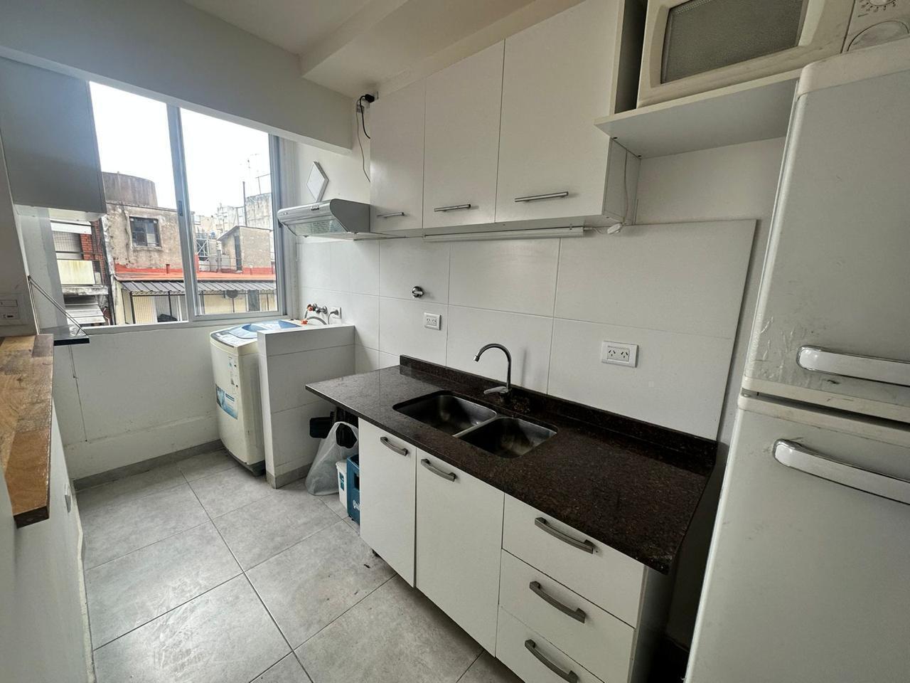Foto de VENTA DEPARTAMENTO DOS AMBIENTES BALCON EN BALVANERA APTO CREDITO, imagen 2