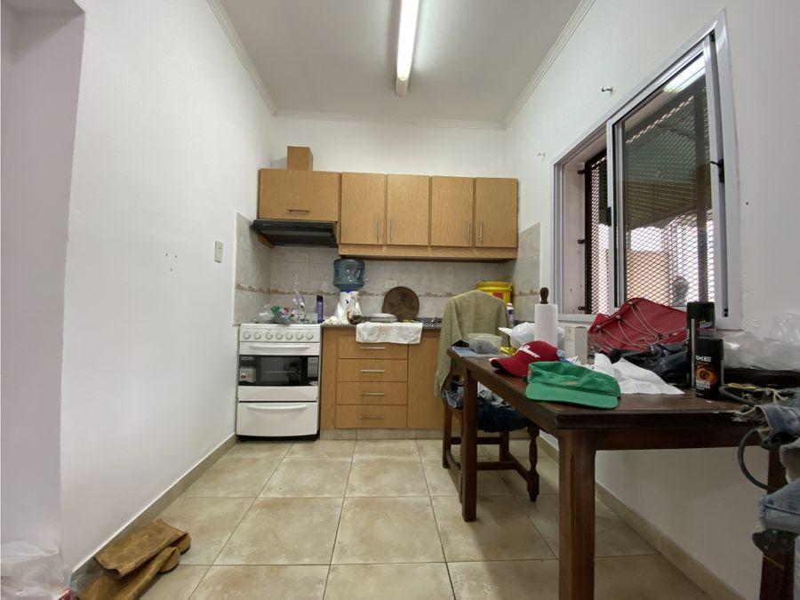 Foto de VENTA EN BLOQUE UN LOCAL Y 2 DEPTOS ISIDRO CASANOVA, imagen 4