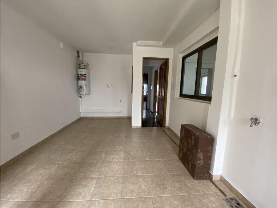 Foto de VENTA EN BLOQUE 2 DEPTOS Y UN LOCAL ISIDRO CASANOVA, imagen 4